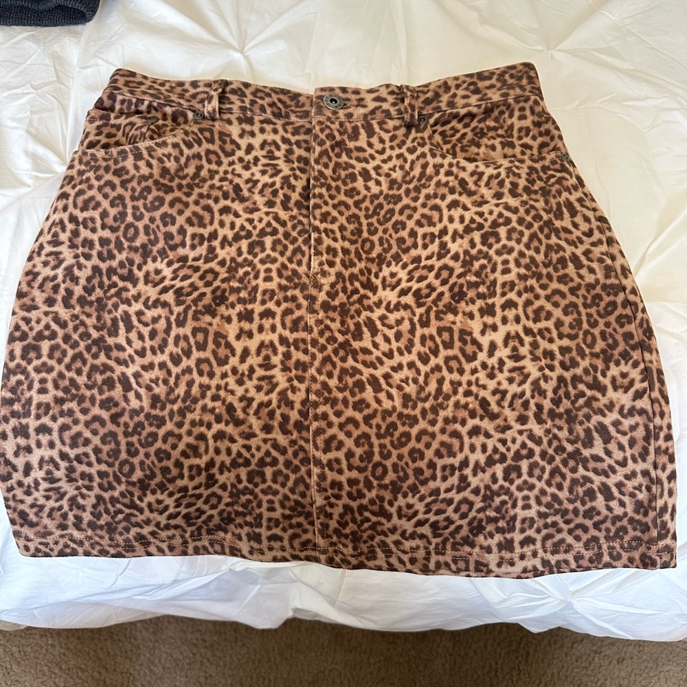 BB DAKOTA women’s here kitty leopard print faux suede mini skirt
